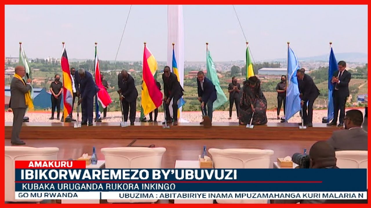 Perezida KAGAME n'abandi banyacyubahiro bashyize ibuye ry'ifatizo ahazubakwa uruganda rw'inkingo