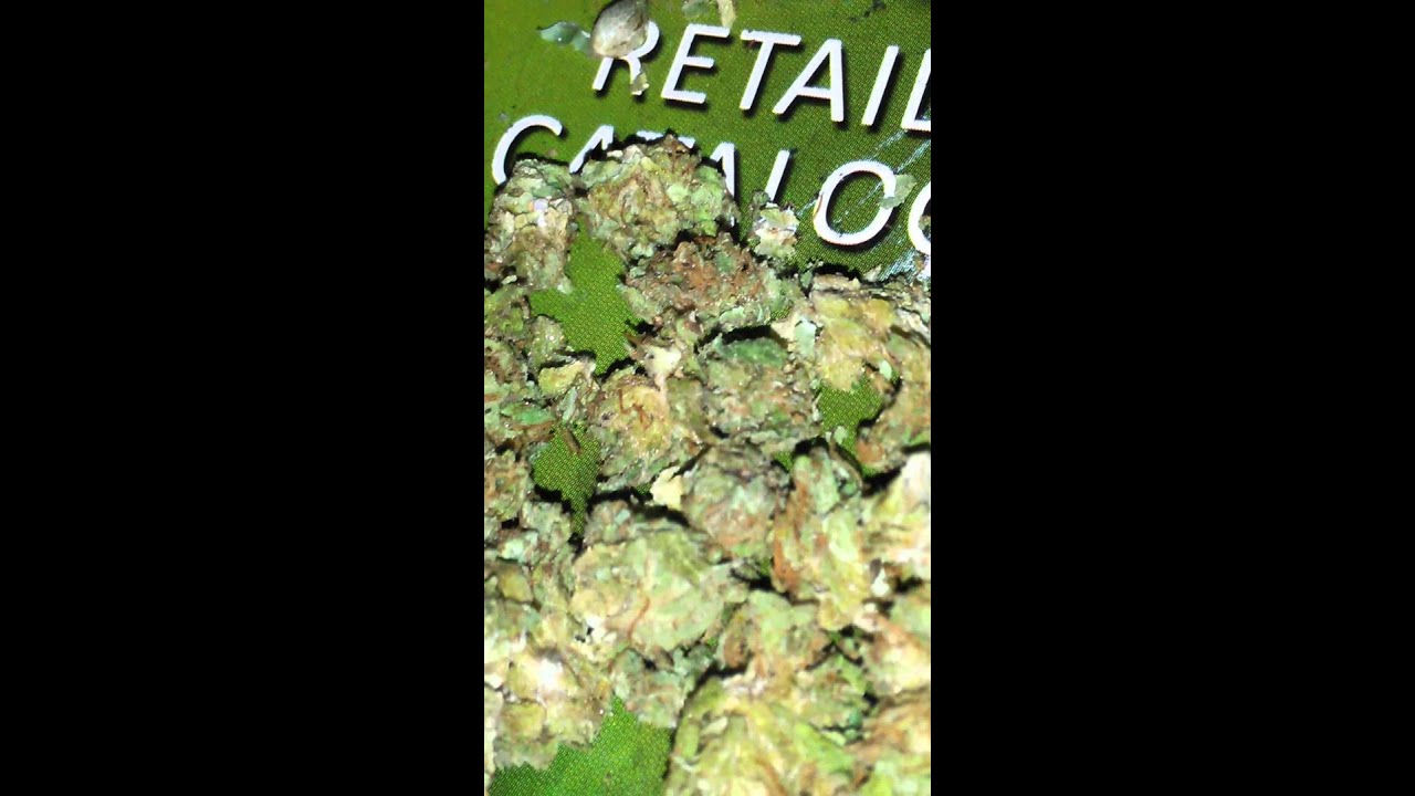 😎🚬💯🌟 Smoking on a new strain...........