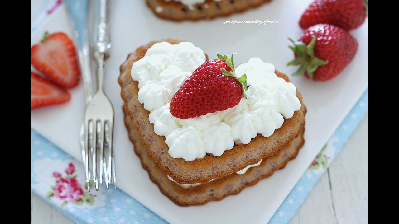 TORTINE SAN VALENTINO PANNA E FRAGOLE | RICETTA FACILE E VELOCE || Maria Grazia