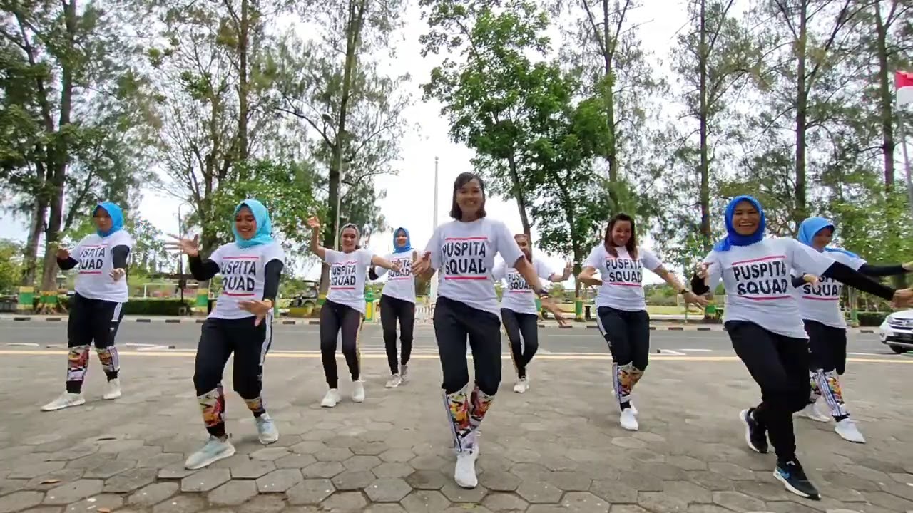 TARIK SIIS (SEMONGKOO) | OH BUNGA | ZUMBA FITNESS | DANGDUT | SS PUSPITA | CORHEO BY ZIN PIPIET