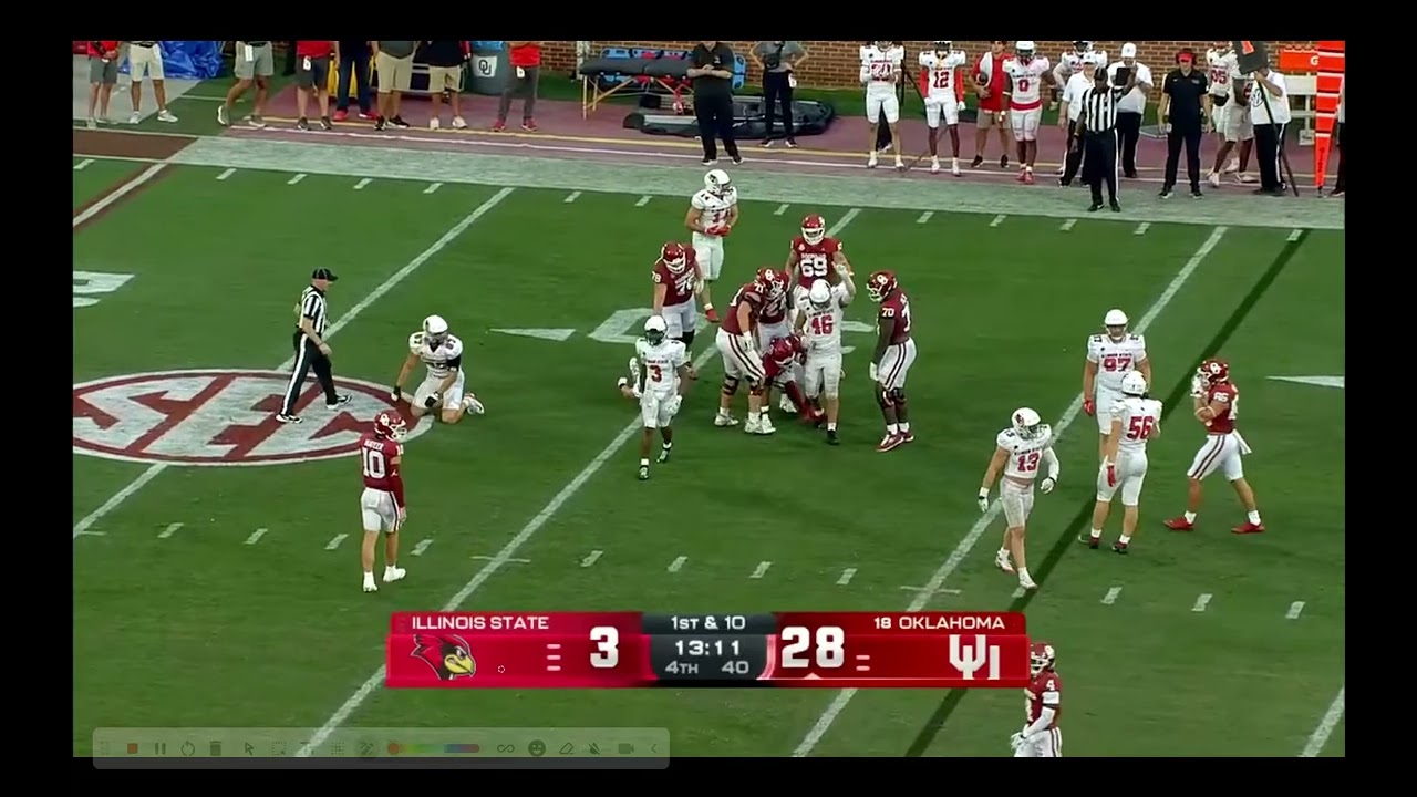 #Sooners OL definitely lets them down here. Jaydn Ott's first carry at #oklahomafootball is ugly.
