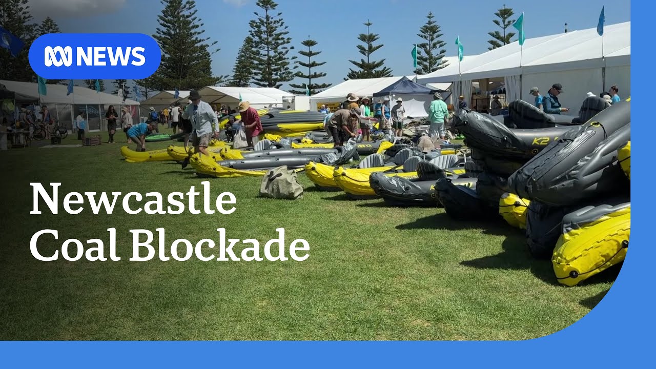 Heavy police presence as climate activists blockade port of Newcastle | ABC NEWS