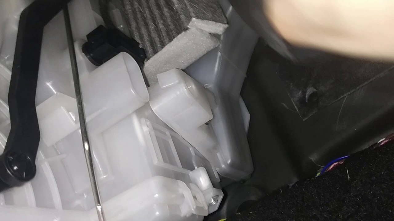 Peugeot 3008 2017 Cabin filter replacement