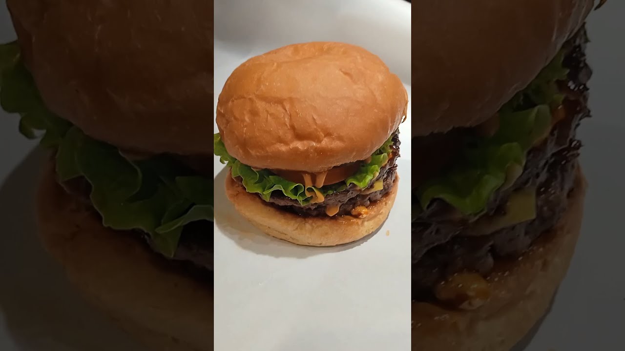 Самый вкусный бургер в мире. #FARШ #Бургерная. #Новиков