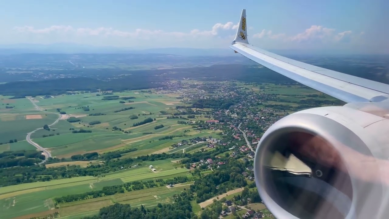 Landing in sunny Krakow - Ryanair Boeing 737MAX 8