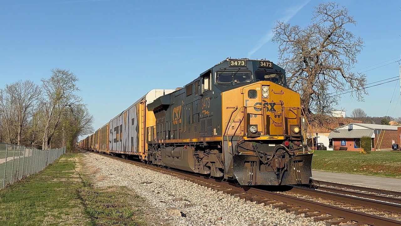 CSX 3473 leads M573 at Horse Cave