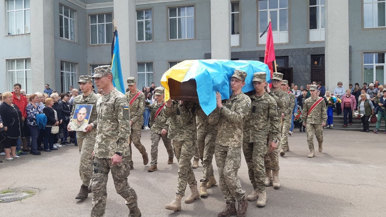 Разом з нами плакало небо: У Коростишівській громаді прощалися із загиблим воїном Андрієм КРЮЧКОВИМ