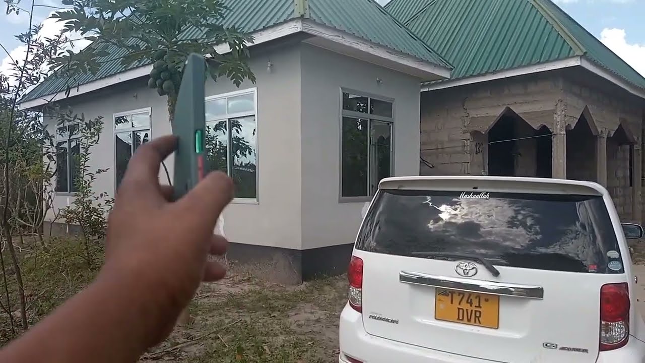 18,000,000  NYUMBA KUBWA NA NDOGO ZOTE KWA PAMOJA ZIPO TAMBANI KWA BEI NAFU SANA NILIONI 18,000,000M