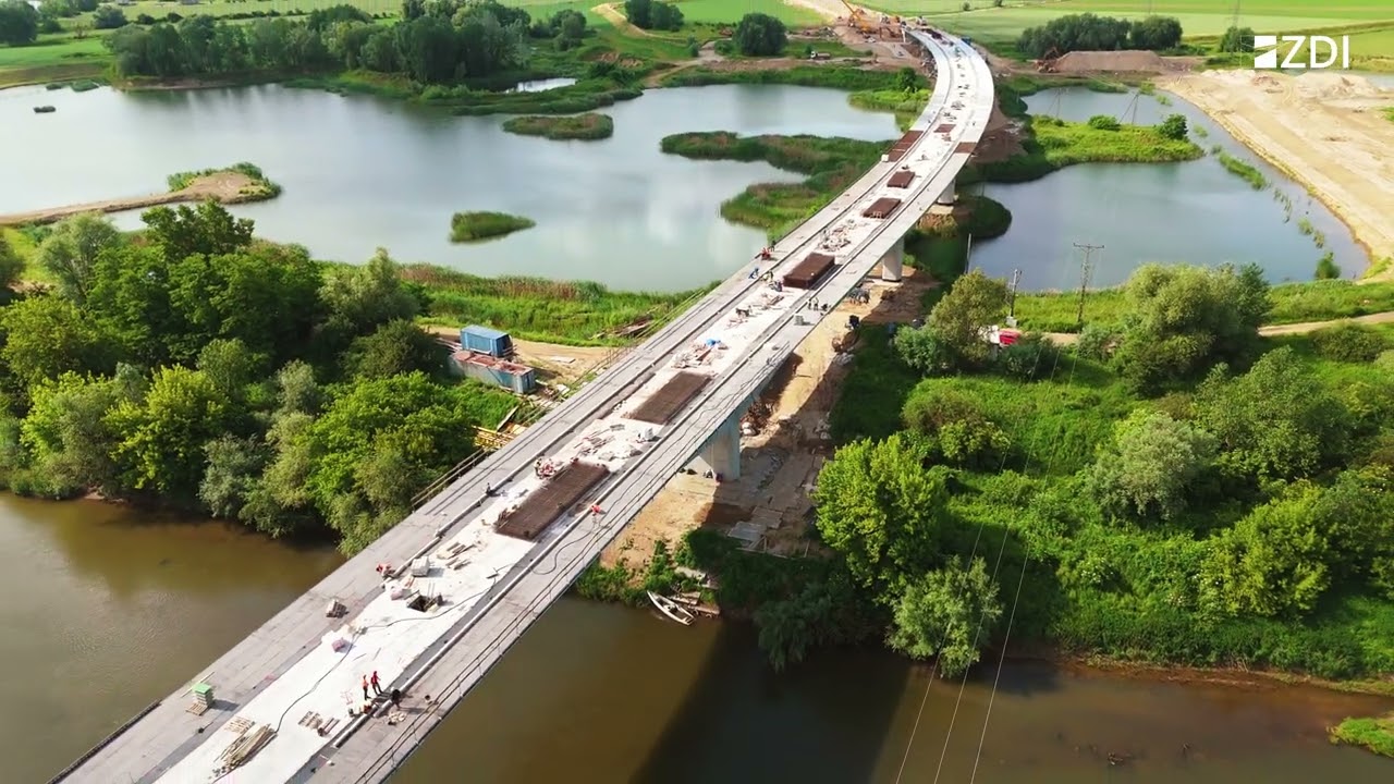 Z tej perspektywy nowy most na DW 865 wygląda naprawdę imponująco! 🌉🚁