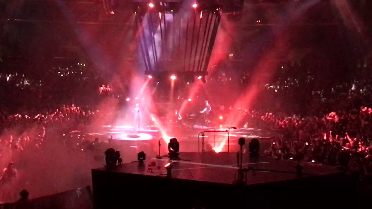 Muse - Knights of Cydonia (Live at the Staples Center)