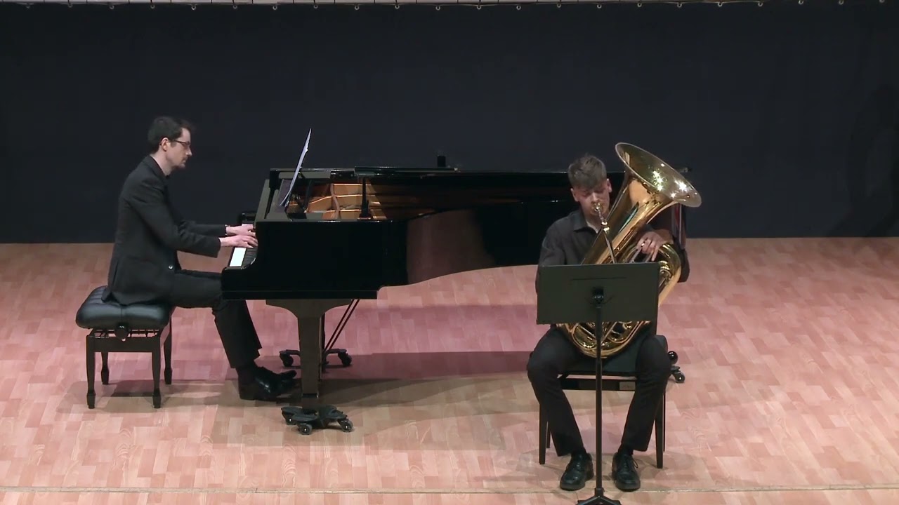Pau Chelvi Navarro, tuba
