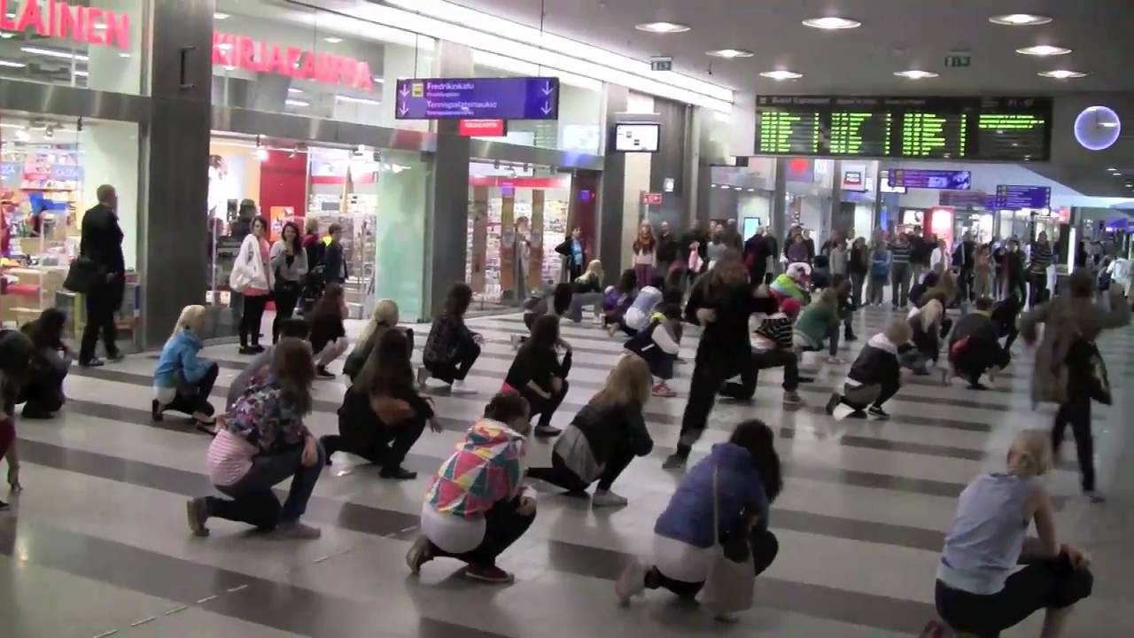 Dance Flash Mob (Kamppi, 28.8.2010)