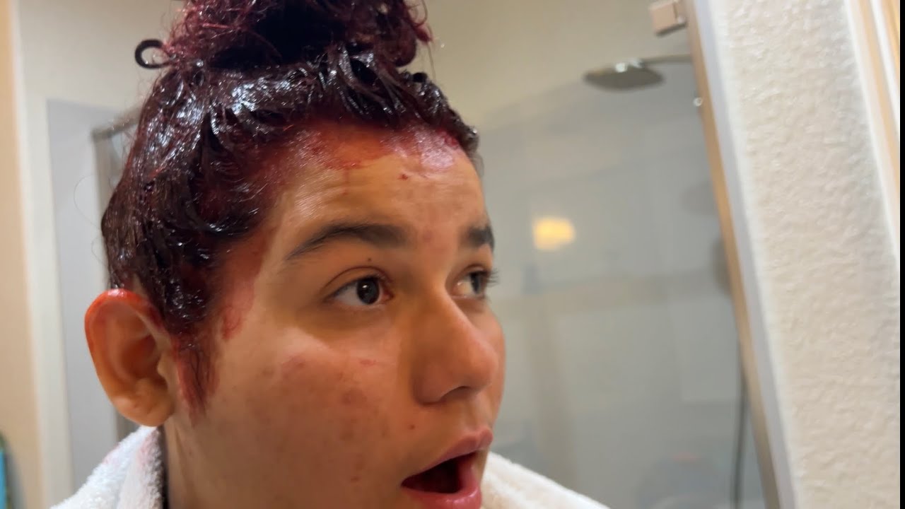 DYEING OUR HAIR GOES WRONG 😱😡