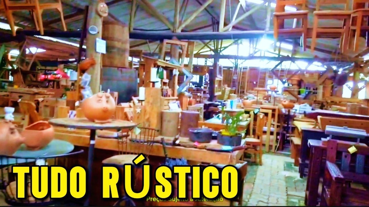 Encontrei um lugar incrível cheio de móveis e artigos rústicos