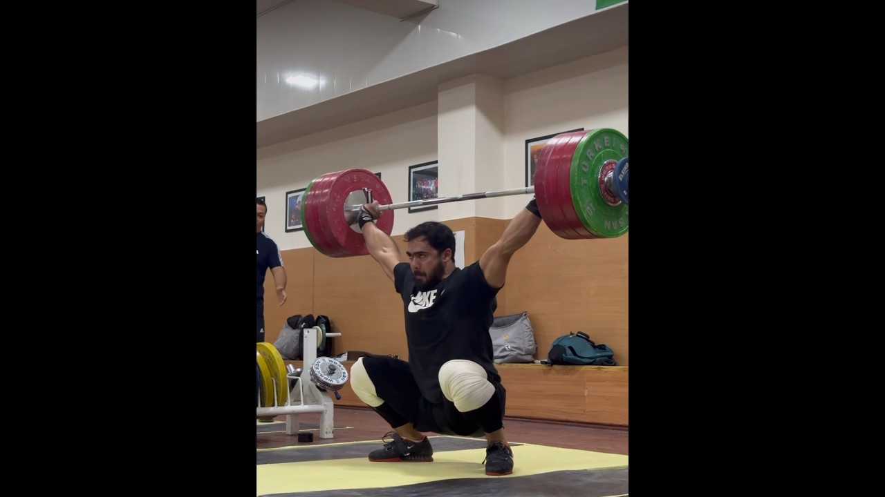 Akbar Djuraev (110) 204 kg snatch