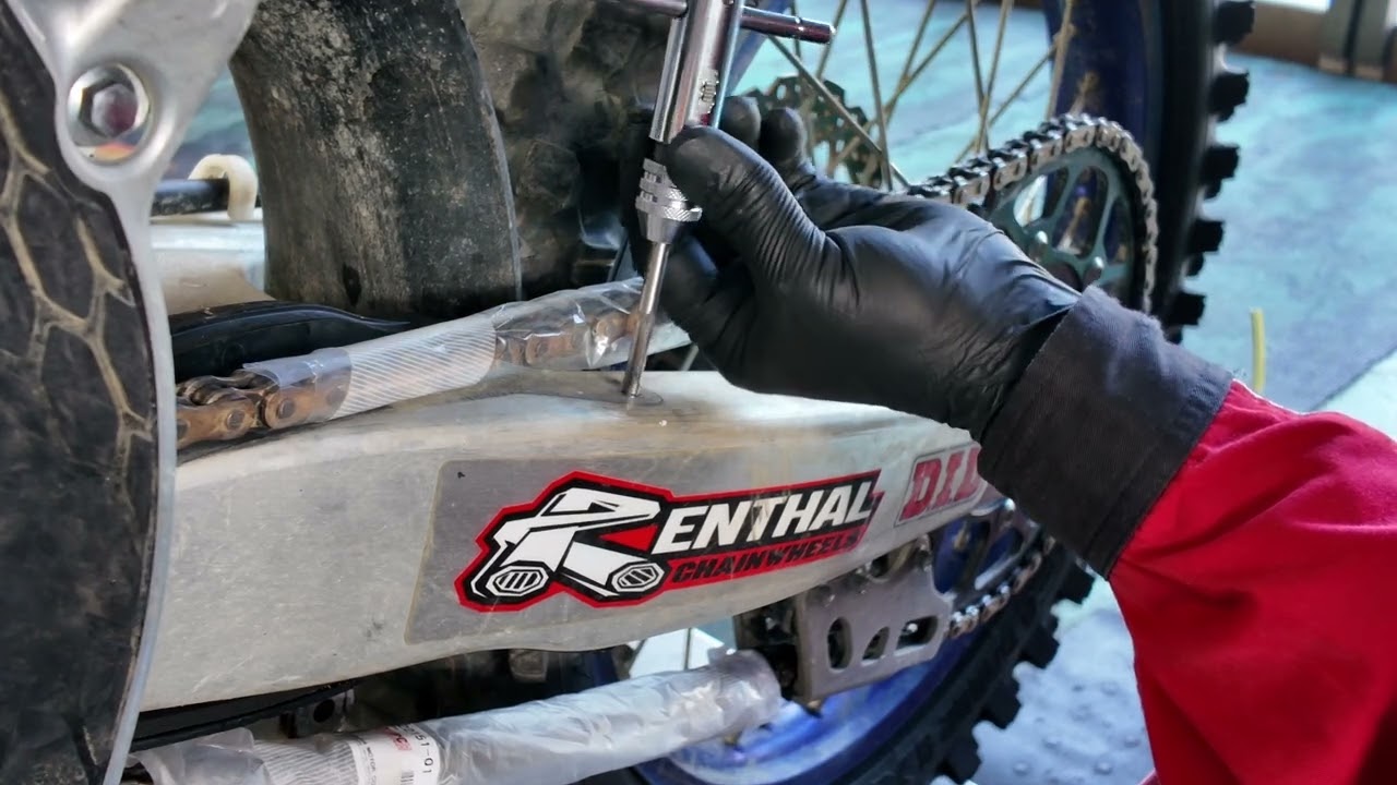 アウトライン　YZ250F チェンスライダーとガイド交換・ヘリサート加工も