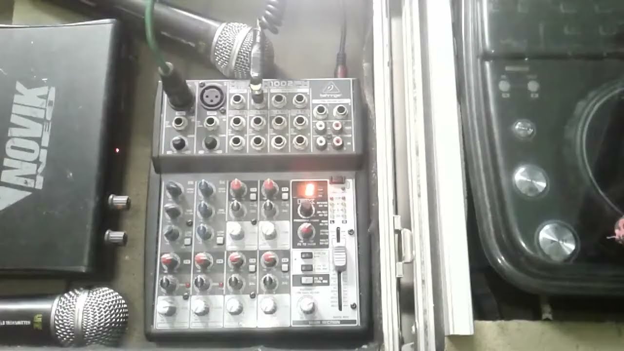 Mesa De Som Behringer 1002 fx Xenyx echo, delay e etc.;