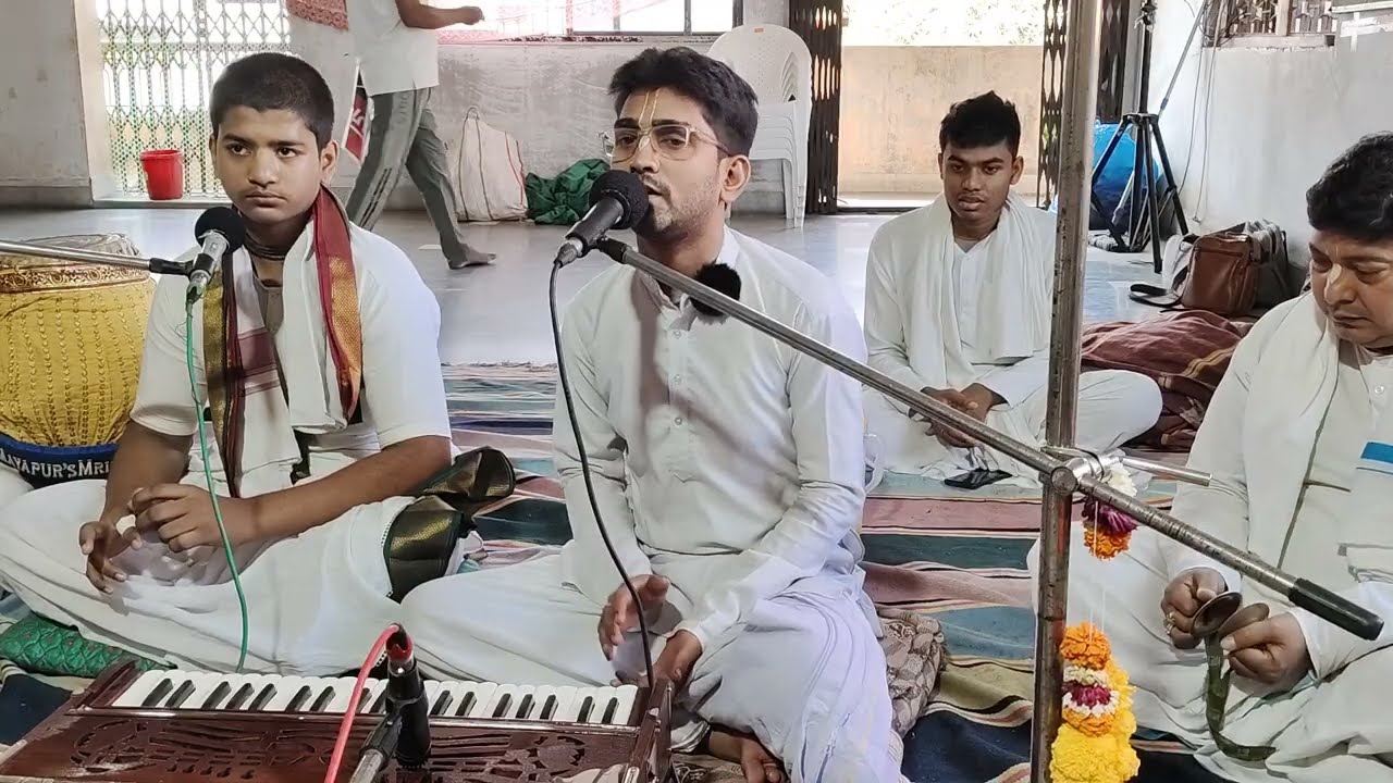 Kirtan by Sriman Prabhakar Sarkar, Bhaktin Anushree Biswas.