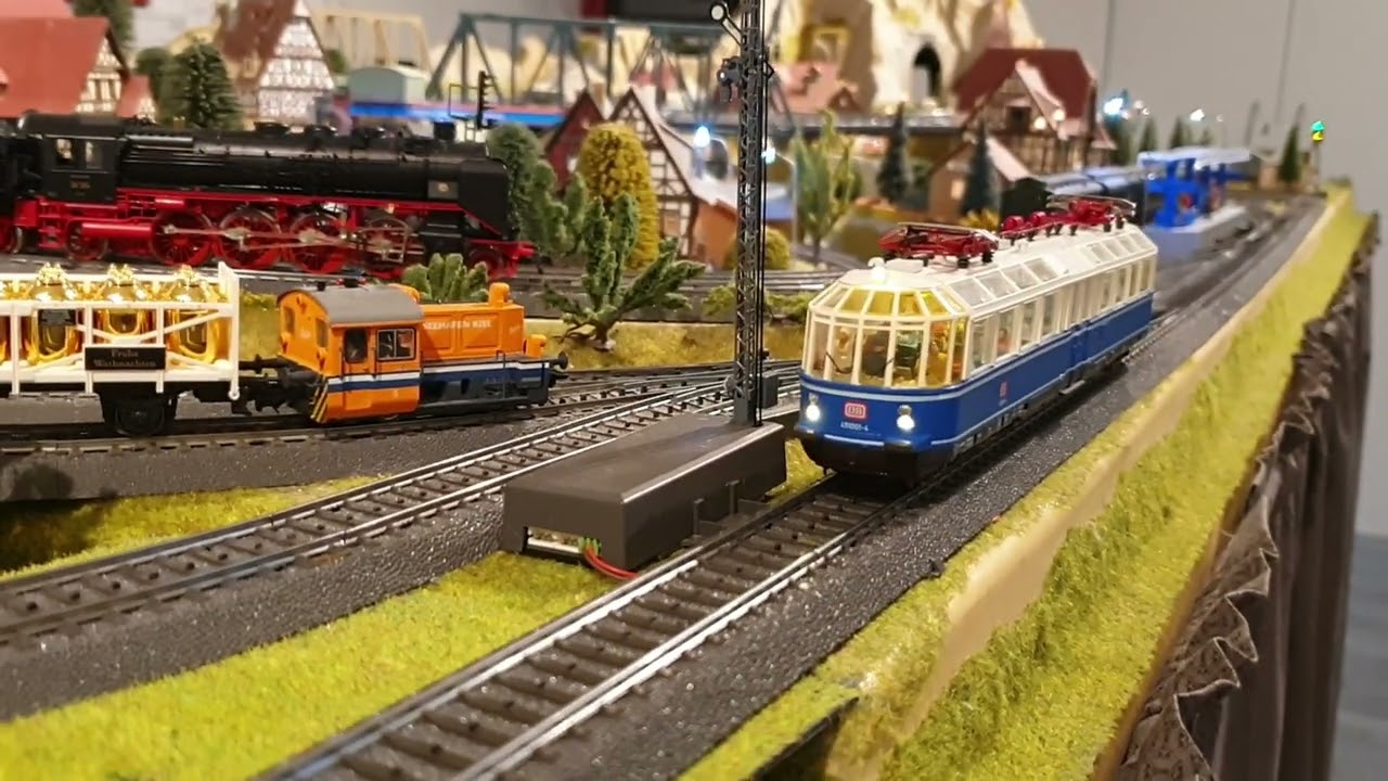 Der Gläserne Zug von Roco Typ 69788, umgebaut auf LED und ESU Loksound 5.0