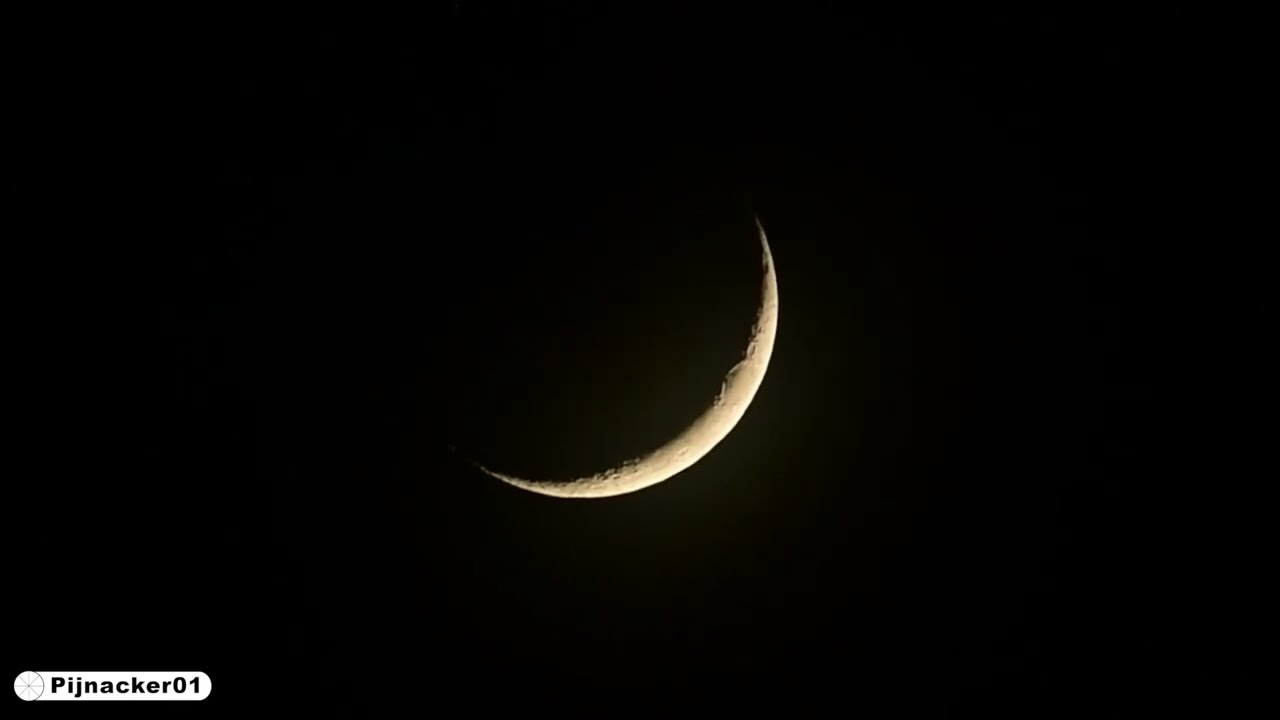 A Quiet Crescent Moon 🌙