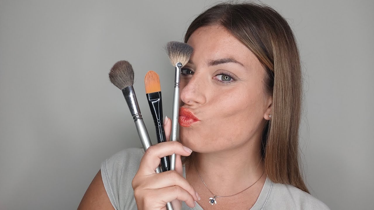 Macchie al viso ? Ecco come le nascondo con il trucco .