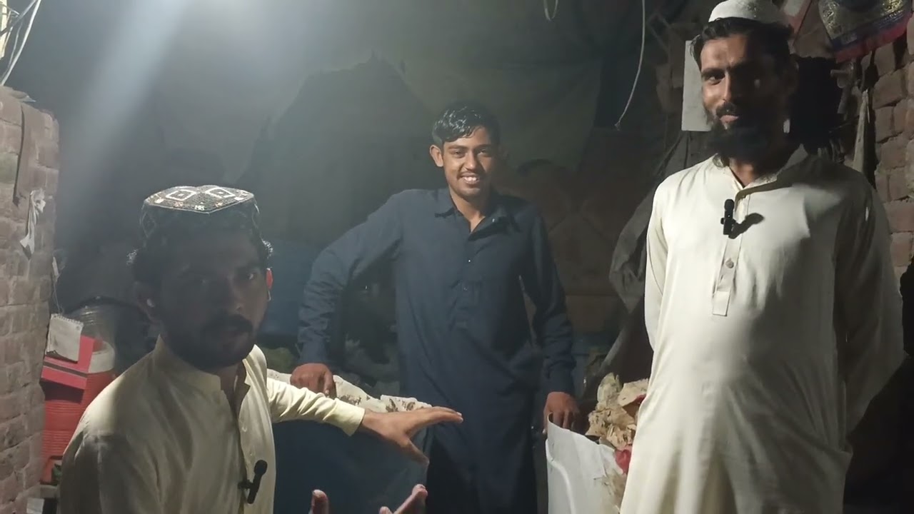 Wely loog AJ pohncha kabarr ki dukaan par