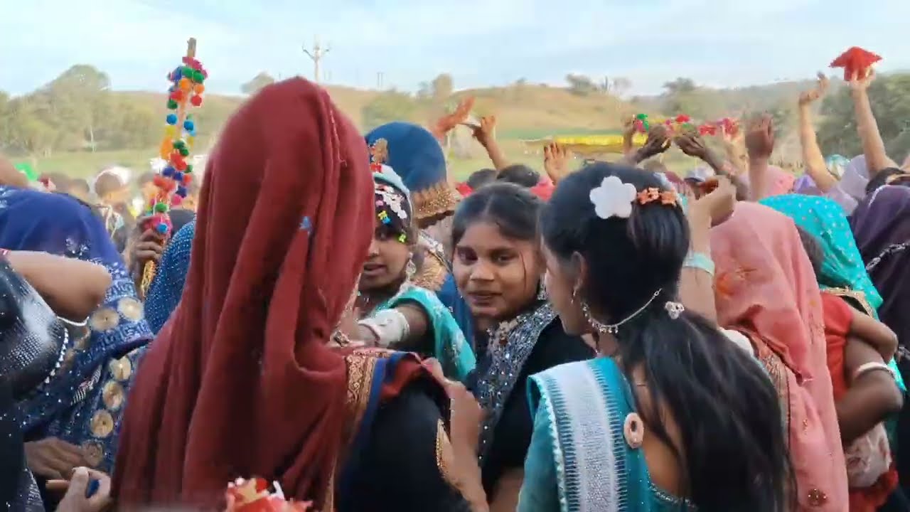 🎉 धूम मचा दी! आदिवासी शादी में बैंड बाजे का जलवा🥁 गाँव की  आदिवासी शादी | बैंड बाजे की गूंज 🔥