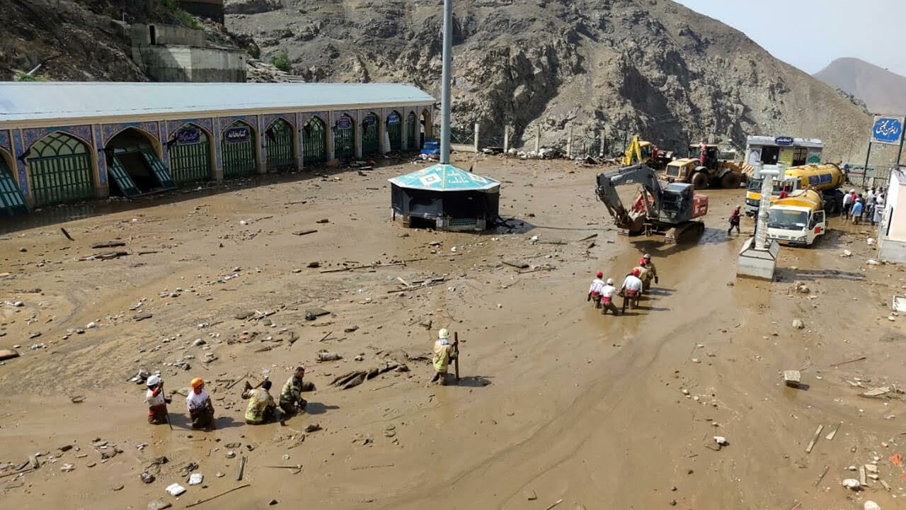 سیل و رانش زمین در استان تهران؛ دست کم ۹ نفر در منطقۀ امامزاده داوود جان باختند و ۱۴ نفر مفقود شدند