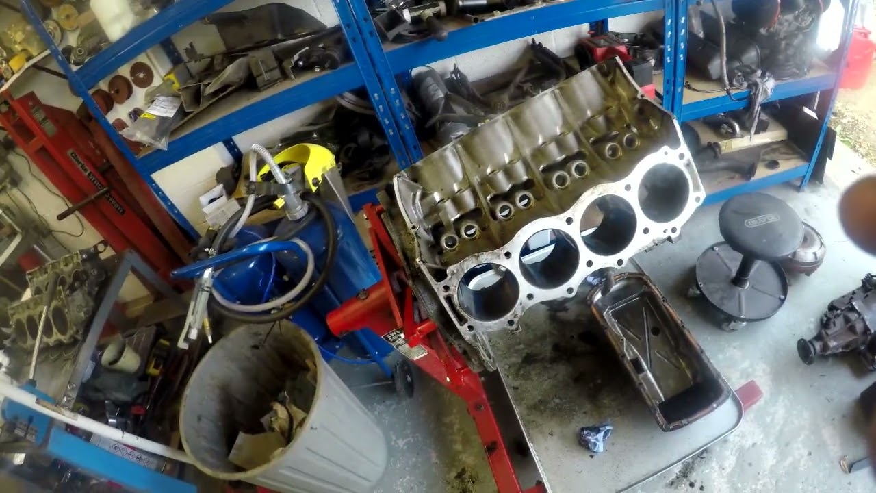 Rover P5B Coupe - Rover V8 teardown and initial checks.