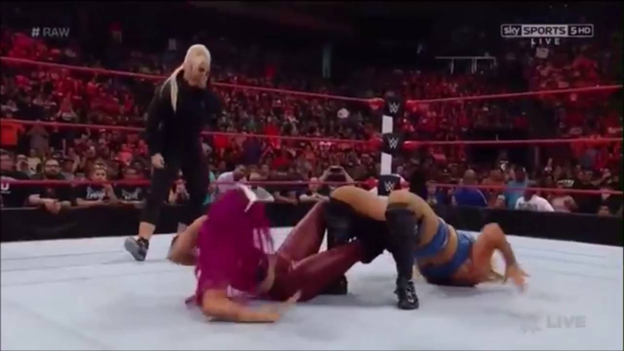 Figure Eight Leg Lock on Sasha Banks