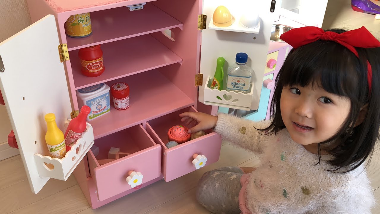 冷蔵庫にアイスが入らない!?大きくなって‼︎お買い物ごっこ Pretend Play a Refrigerator Toy
