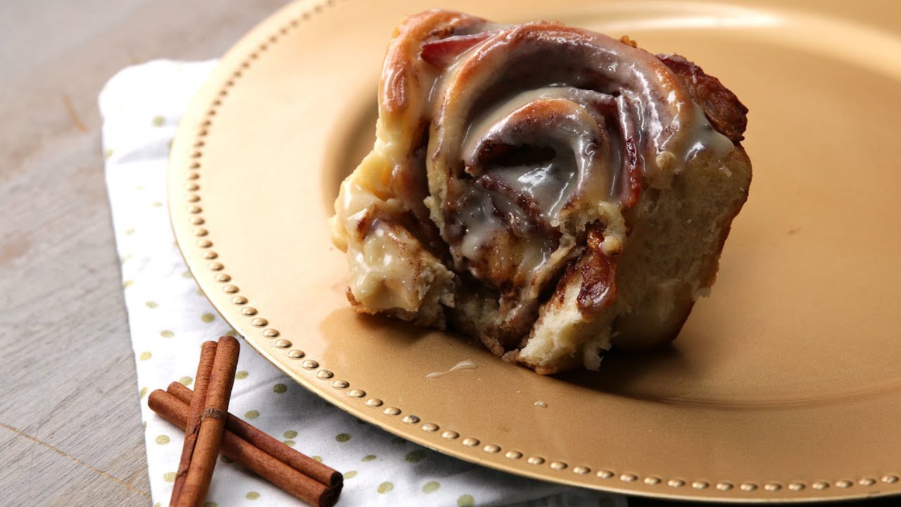 Salty-Sweet Bacon Cinnamon Rolls &bull; Tasty