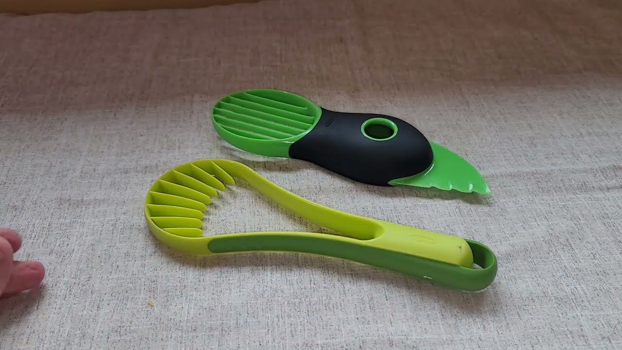 Avocado Slicer Comparison Review | Flexible Avocado Slicer vs OXO 3 in 1 Avocado Slicer