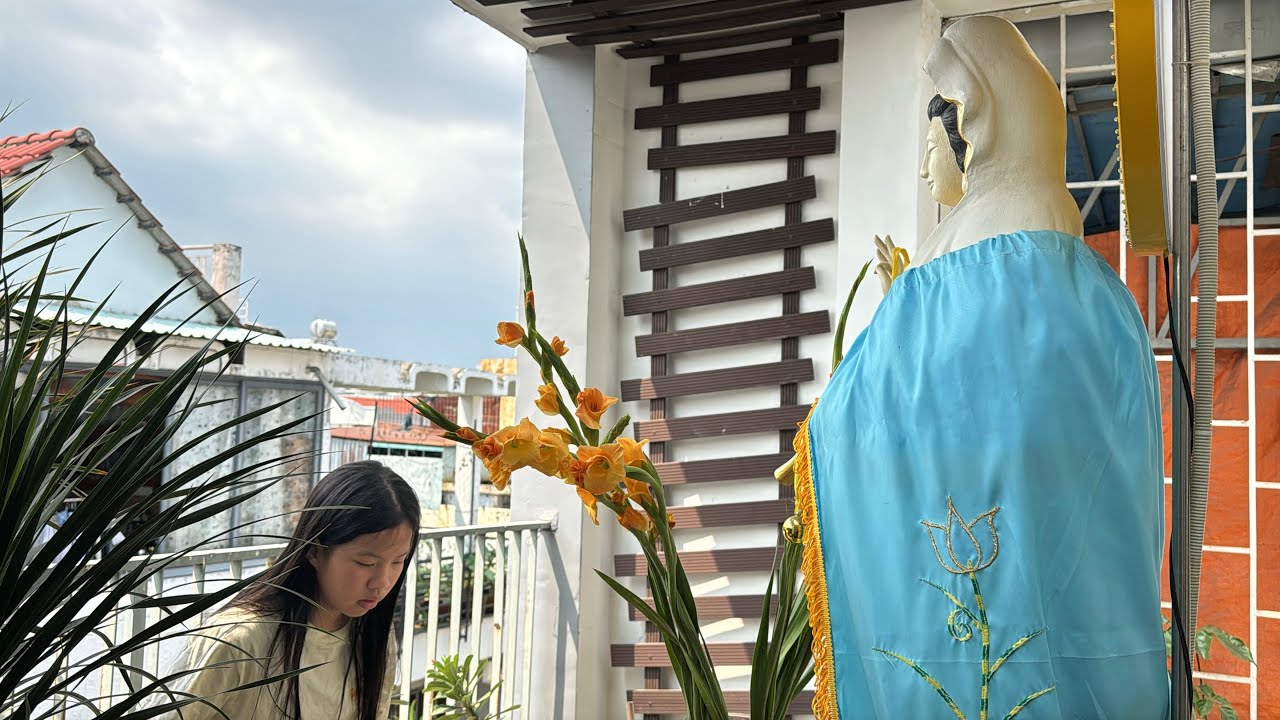 Ngày Vía Quan Thế Âm Là 1 Ngày Đặc Biệt Của Phi Như Và Mẹ Phi Nhung 