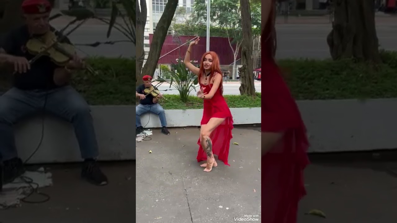 OLHA ESSA DAMA DE VERMELHO🎤DANDO UM SHOW COM OS PÉS DESCALÇOS NA PAULISTA 