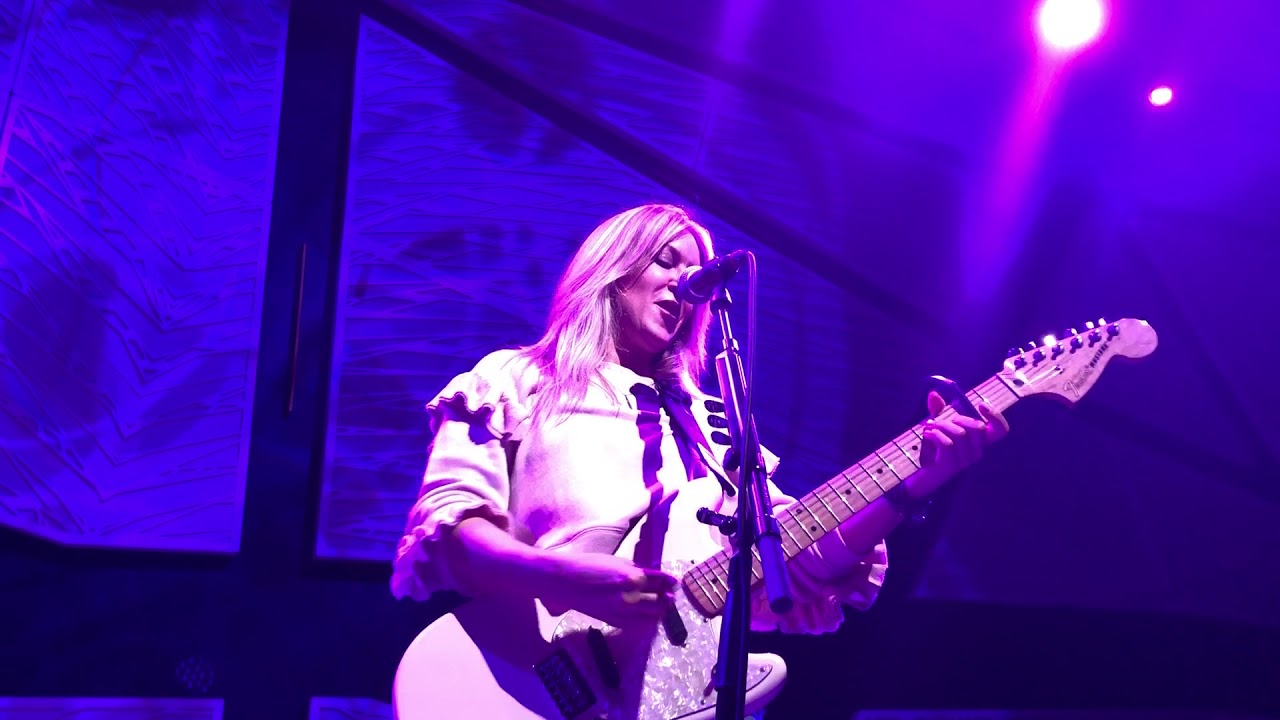 Liz Phair - Soap Star Joe - Live in Brooklyn