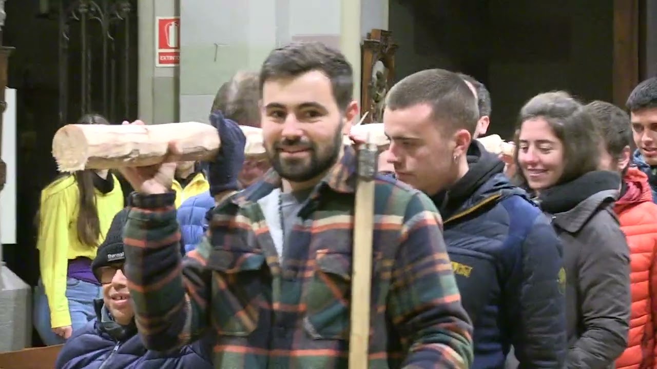 SS24: Ofrena d'un pi a la Parr&ograve;quia