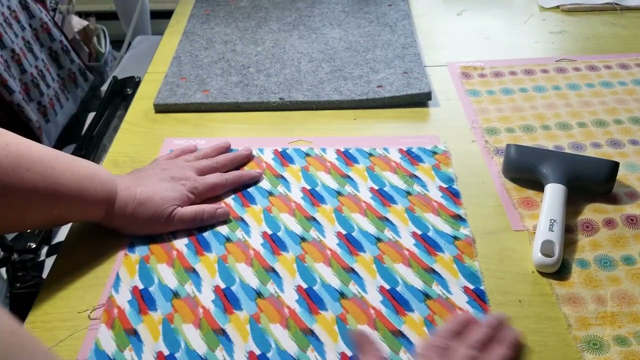 Пробую свою новую машинку Cricut на ткани.