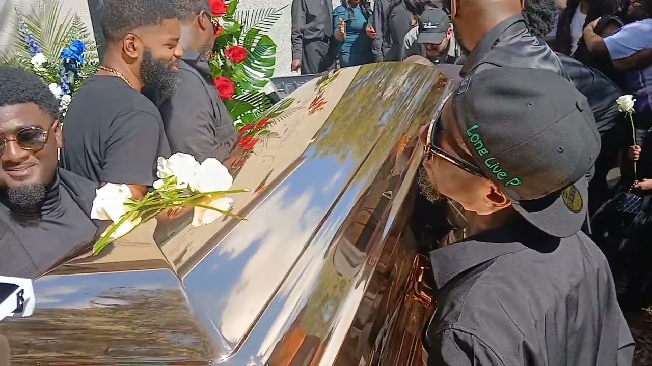 Прощаемся в последний раз: похороны Лил Поппы на кладбище Эвергрин.