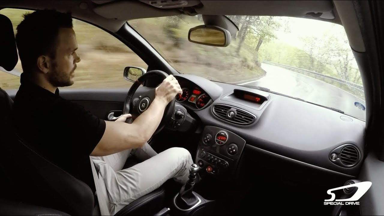 Naučte se ovládat volant, aby auto neovládalo vás