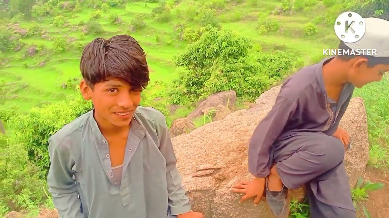 گاؤں میں بچے  کیسے کھیلتے ہیں گاؤں کے مشور کهل اس ویڈیو میں دیکھو