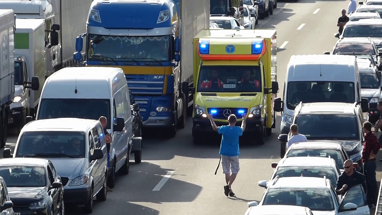 [Staudurchfahrt zum VU3] RTW Rettungsdienst Daetz Peine auf Alarmfahrt durch den Stau auf der A2