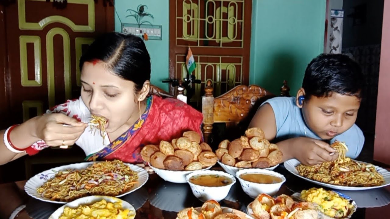 Egg chowmin🍝 spicy fuchka different type of fuchka with tomato sos 🍅street food challenge...