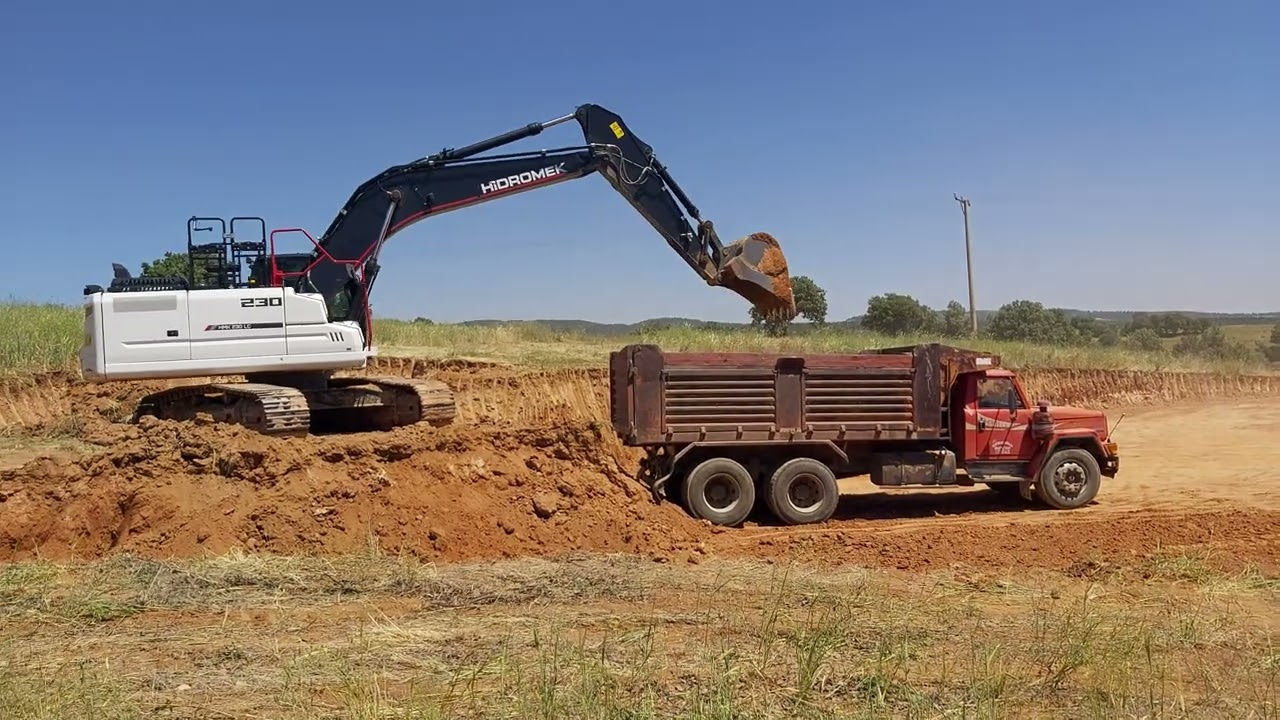 30 Tonluklara Kafa Tutar Hidromek 230LC || HMK 24  Tonnes Excavator Loading Trucks