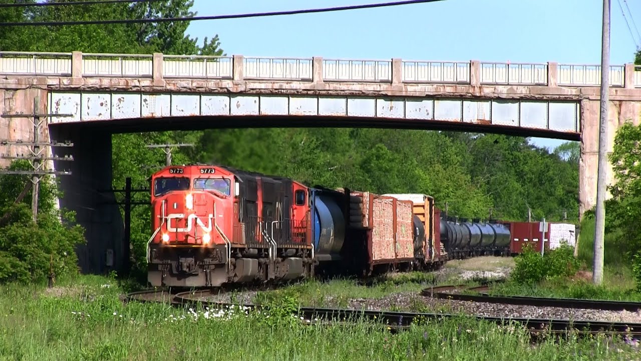 CN 5773 at Washago (09JUN2013)