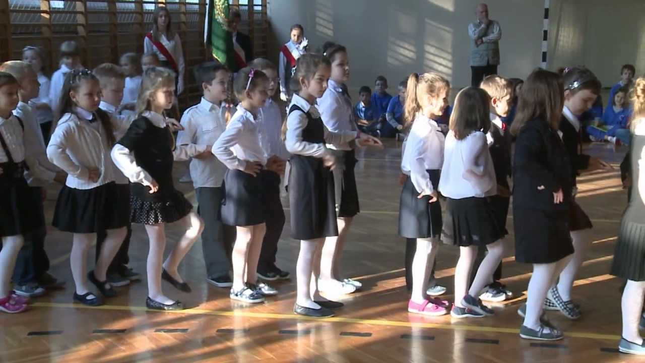 Ślubowanie klas pierwszych - Zespół Szkolno-Przedszkolny w Brzeźnicy - rocznik 2005 - POLONEZ