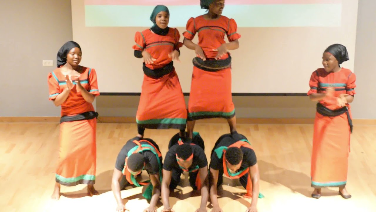 MALAWI TRADITIONAL DANCE GULEWAMKULU AND CHISAMBA