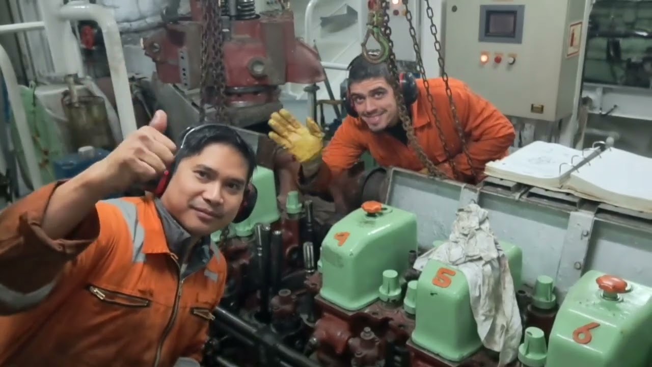 Cylinder Head Disassembly and Assembly MaK 6M20C #ship #Overhoul@zorroengineer888