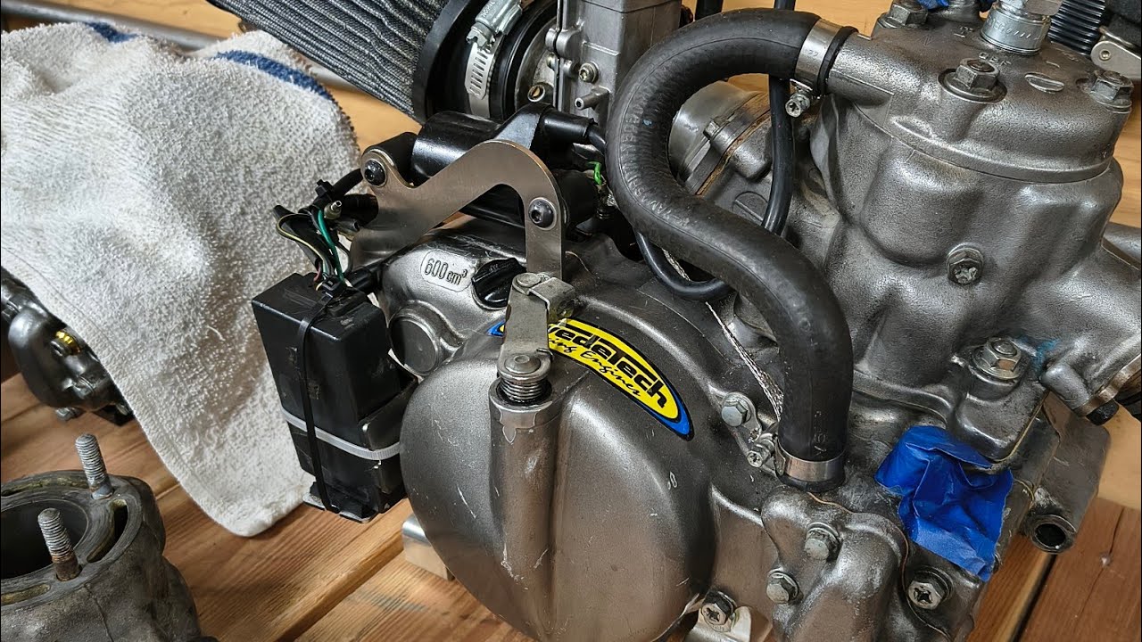Extra Kart Parts (Extra Kart Parts) is live tearing down a few Honda CR80s