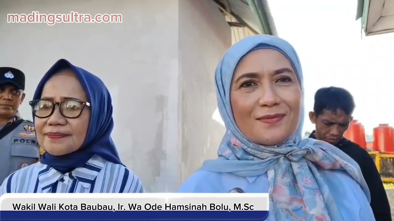 Wakil Wali Kota Baubau Turun Langsung Berikan Bantuan Korban Angin Puting Beliung di Sulaa